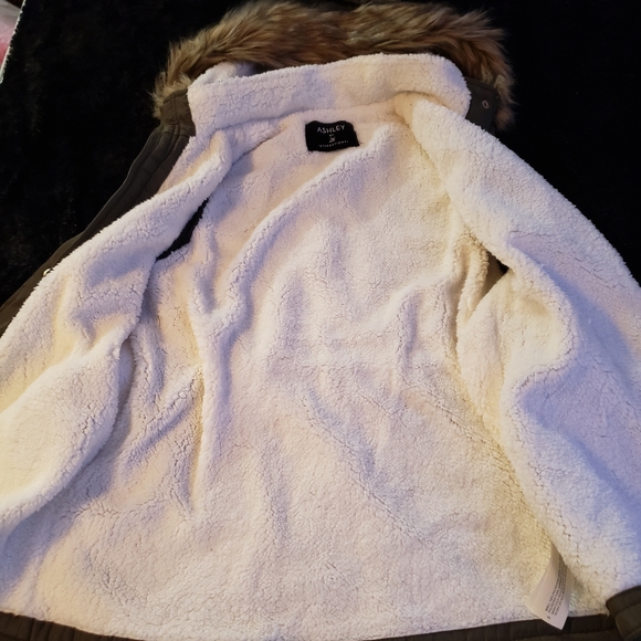 Ashley by 26 international - Picture 7 of 10